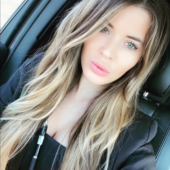 Meet your Posher, Molly - Picture 1 of 1